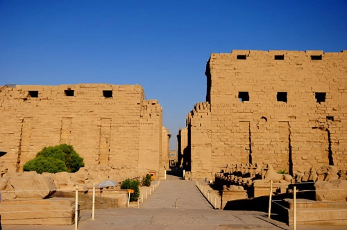 Karnak đền thiêng giữa sa mạc nóng bỏng - 1