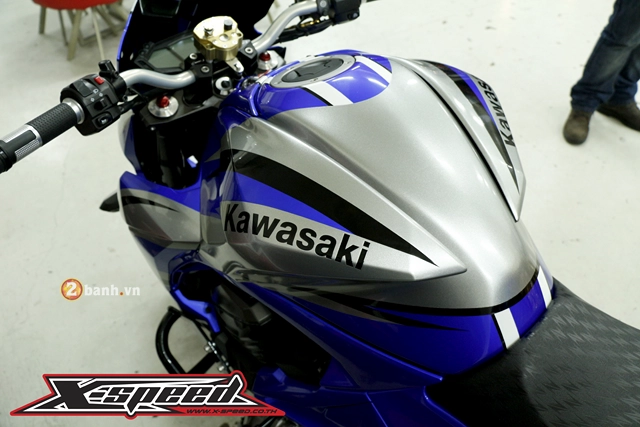 Kawasaki z800 nổi bật trong bộ áo xanh đầy phong cách - 5