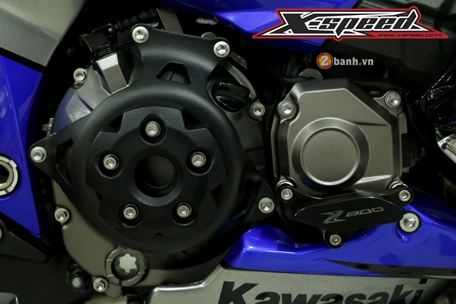 Kawasaki z800 nổi bật trong bộ áo xanh đầy phong cách - 6