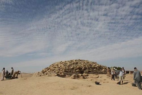 Kim tự tháp 4600 năm tuổi ở ai cập - 1