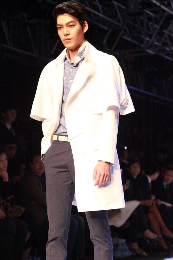 Kim woo bin the heirs sải bước trên sàn catwalk - 8