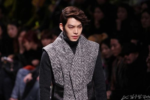 Kim woo bin the heirs sải bước trên sàn catwalk - 10