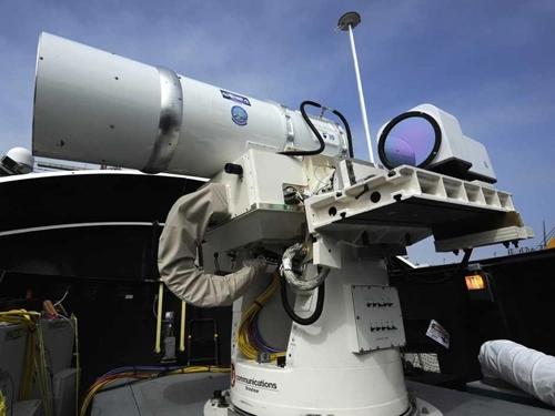 Laser chặn tên lửa - giải pháp bảo vệ máy bay trên không - 1