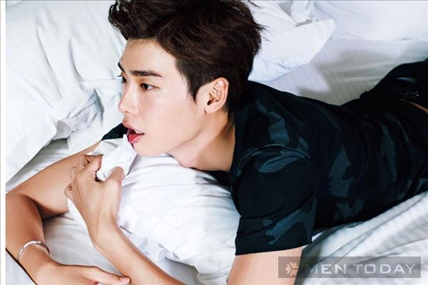 Lee jong suk đa phong cách trên các tạp chí tháng 10 - 25