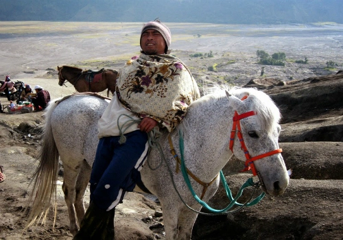 Mặt trời lên bên miệng núi lửa đẹp nhất indonesia - 5