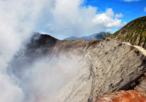 Mặt trời lên bên miệng núi lửa đẹp nhất indonesia - 6