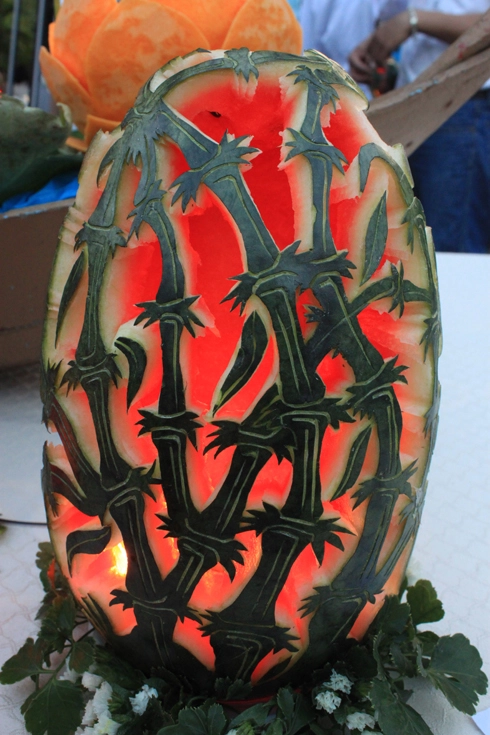 Ngắm lồng đèn điêu khắc từ hoa quả - 2