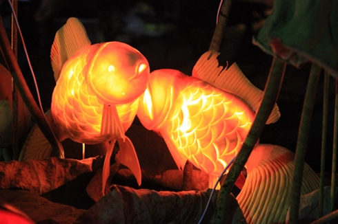 Ngắm lồng đèn điêu khắc từ hoa quả - 10