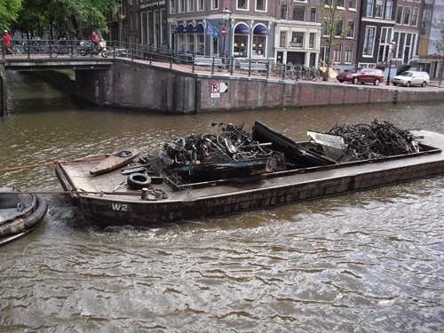 Nghề câu xe đạp dưới lòng kênh amsterdam - 4