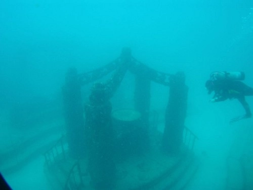 Nghĩa trang dưới lòng đại dương - 2