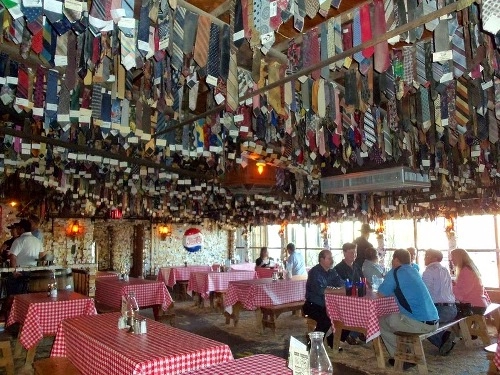 Nhà hàng mỹ cắt một triệu chiếc cà vạt của khách - 2