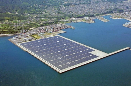 Nhà máy năng lượng mặt trời nổi lớn nhất thế giới - 1