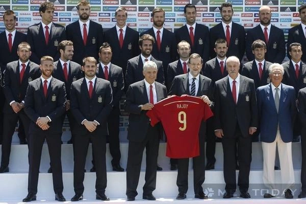 Những bộ suit lịch lãm và nam tính của các đội tuyển dự worldcup 2014 - 6