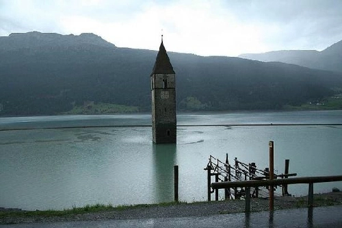 Những nhà thờ nổi trên mặt nước - 2