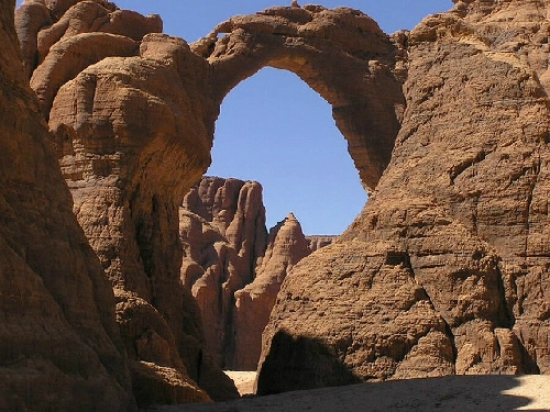 Những tảng đá bí ẩn giữa sa mạc sahara - 2