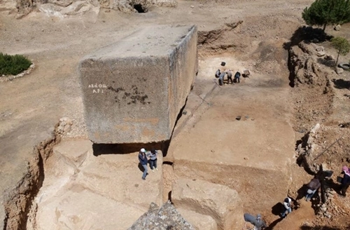 Phát hiện khối đá cổ đại lớn nhất do con người đẽo - 1