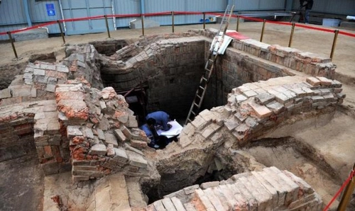 Phat hiên lăng mộ gần 1400 tuổi của hoàng đế trung quốc - 1