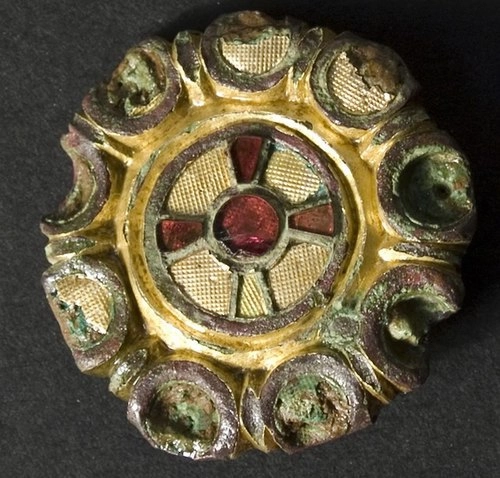 Phát hiện trang sứcvàng từ 13 thế kỷ trước - 2