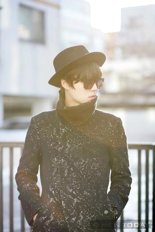 Phong cách thời trang trẻ trung và ấn tượng của ahn jae hyun - 12