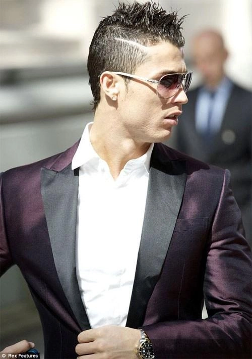 Ronaldo sành điệu với kính mắt nam - 1