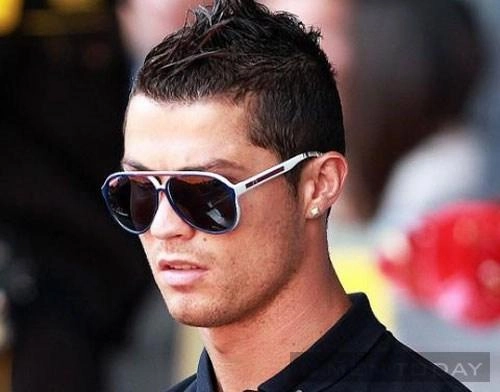 Ronaldo sành điệu với kính mắt nam - 9