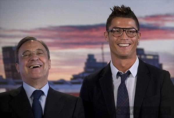 Ronaldo và những quý ông đeo kính trắng - 1