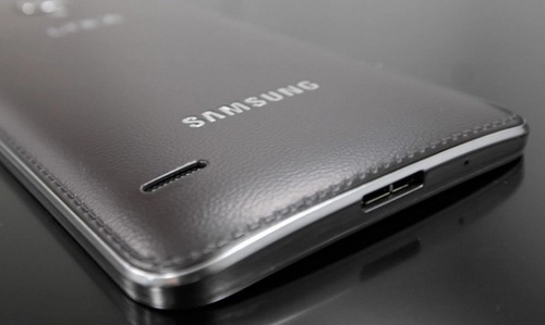 Samsung ra smartphone màn hình cong giá hơn 1000 usd - 9