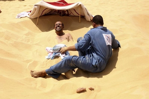 Tắm cát trần - bí kíp chữa bất lực của du khách ở lybia - 6