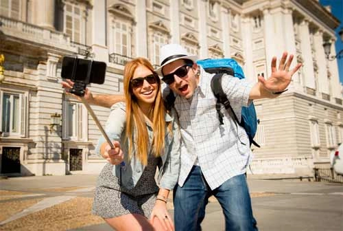 Thận trọng với gậy selfie khi du lịch âu mỹ - 1