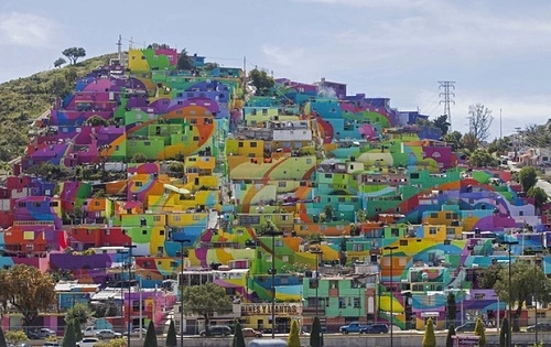 Thị trấn mexico được phủ sơn thành bức tranh cầu vồng - 3