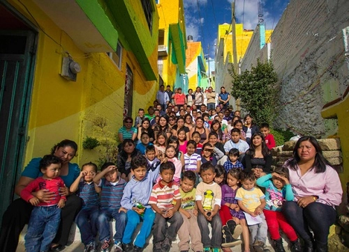 Thị trấn mexico được phủ sơn thành bức tranh cầu vồng - 6