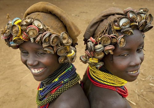 Thời trang tái chế ấn tượng của bộ lạc ở ethiopia - 2