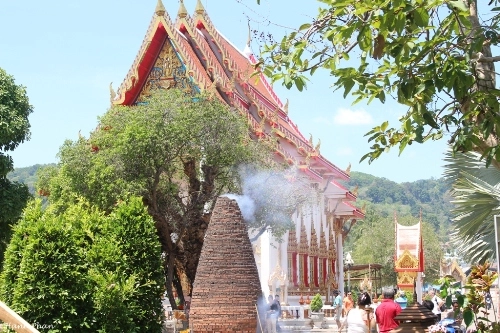 Tiếng pháo cầu may ở ngôi chùa lớn nhất phuket - 9
