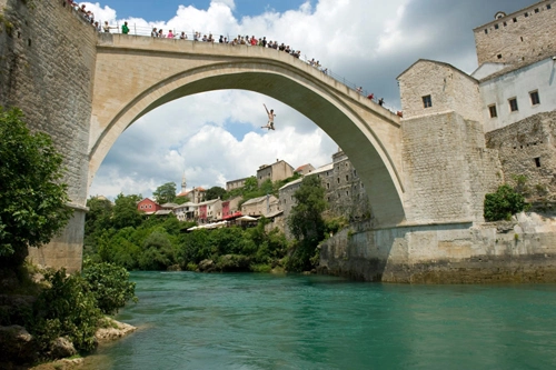 Tục lệ nhảy cầu để trưởng thành ở bosnia và herzegovina - 1