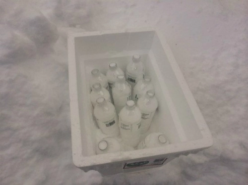 Tuyết được đóng chai để bán cho vùng ấm hơn - 3