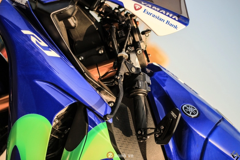 Yamaha r1 2015 phiên bản movistar đọ dáng cùng chân dài - 20