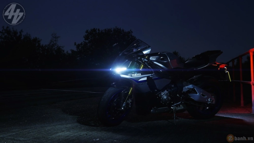 Yamaha r1m huyền bí với bộ ảnh tuyệt đẹp trong đêm - 3
