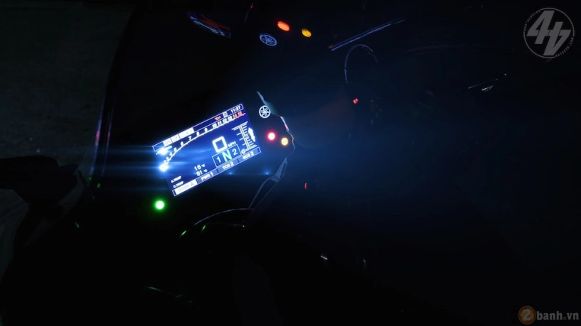Yamaha r1m huyền bí với bộ ảnh tuyệt đẹp trong đêm - 6