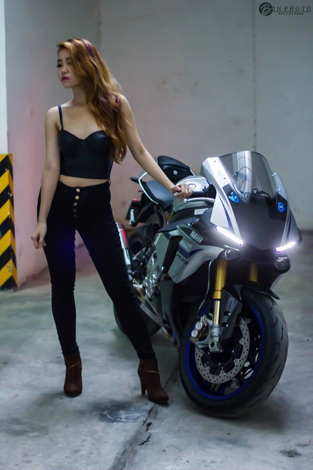 Yamaha r1m trong bộ ảnh tuyệt đẹp khi đọ dáng cùng hotgirl việt - 12