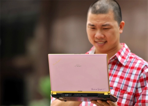 10001 usd cho chiếc netbook asus vàng - 2