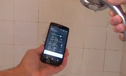 5 smartphone đời mới có tính năng chống nước - 4