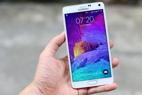 5 smartphone màn hình đẹp nhất nửa đầu 2015 - 1