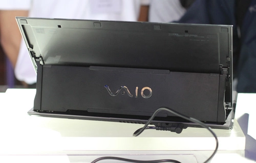 Ảnh bộ ba sony vaio mới - 3