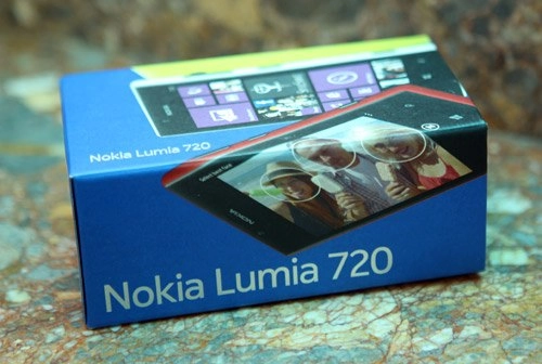 Ảnh đập hộp nokia lumia 720 tại tp hcm - 1