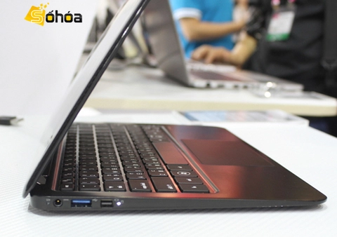 Ảnh laptop vỏ carbon nặng chưa đầy 1 kg - 7