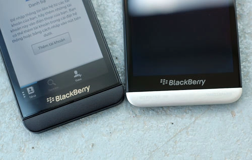 Ảnh so sánh blackberry a10z30 với z10 - 4