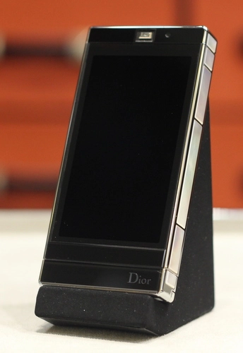 Ảnh thực tế điện thoại siêu sang giá 3 tỷ đồng dior rêverie - 10