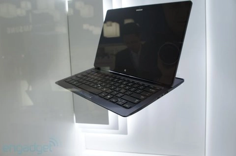 Ảnh thực tế laptop màn hình cảm ứng khác của samsung - 8