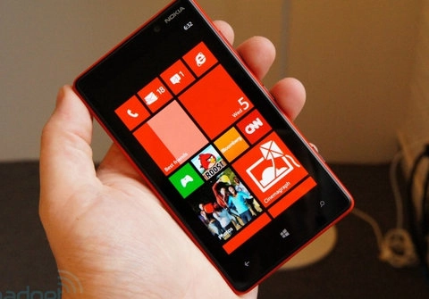 Ảnh thực tế nokia lumia 820 đa màu sắc - 1