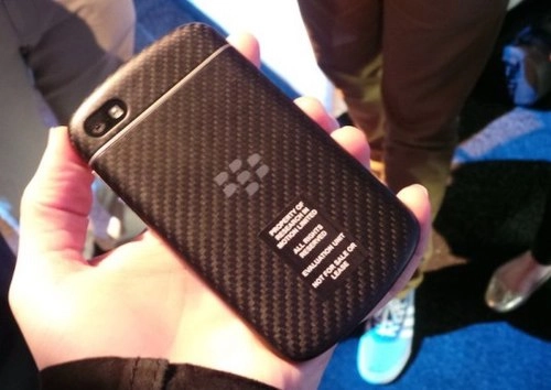 Ảnh thực tế smartphone blackberry q10 và z10 - 2
